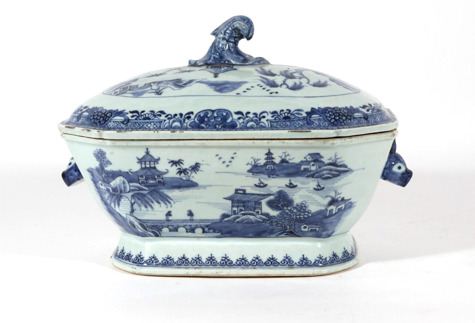 River Pavilion: Chinese Export Porcelain Blue & White Tureen - 4