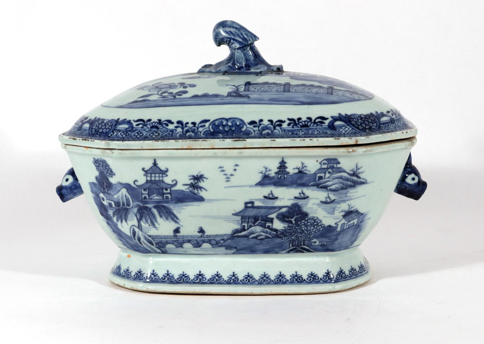 River Pavilion: Chinese Export Porcelain Blue & White Tureen - 5