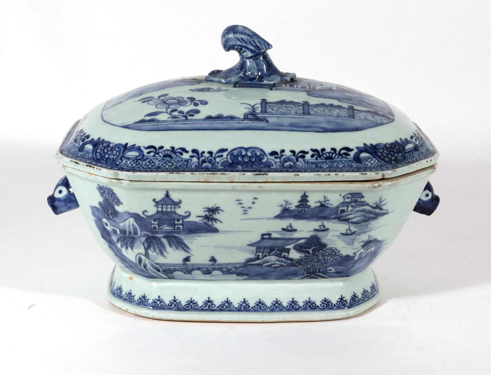 River Pavilion: Chinese Export Porcelain Blue & White Tureen - 6