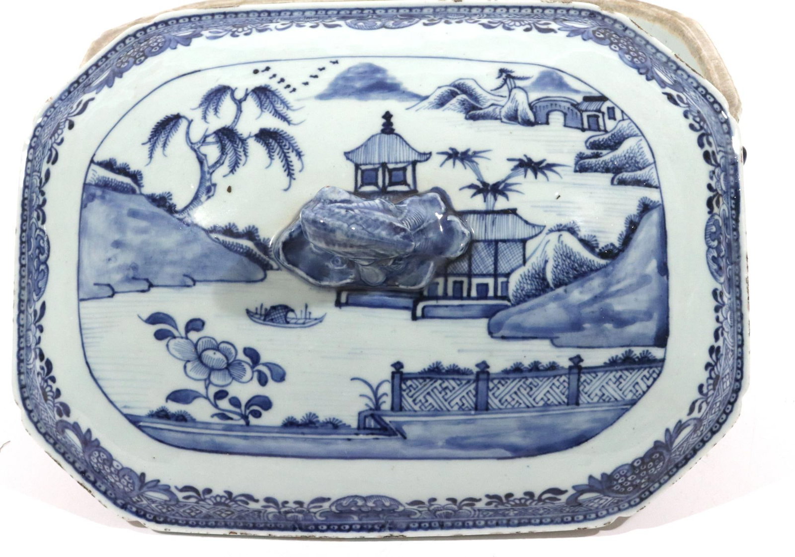 River Pavilion: Chinese Export Porcelain Blue & White Tureen - 9