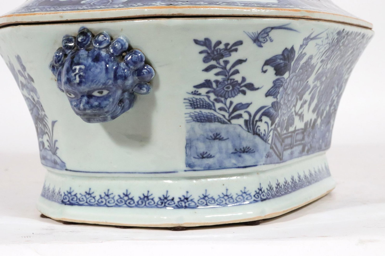 18th-Century Chinese Export Blue & White Porcelain Soup Tureen, Cover & Stand - 10