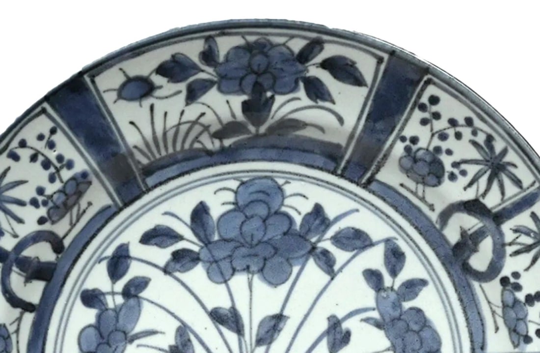 17tth-Century Japanese Porcelain Blue & White Kraak-Style Dishes - 8
