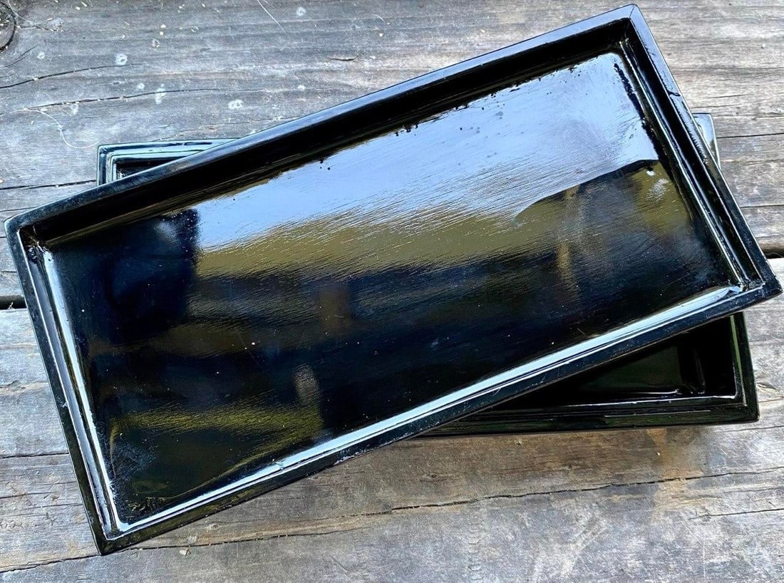 Mid 20th Century Japanese Red & Black Lacquer Cigarette Box With Mother-of-Pearl Inlay & Brass Ash R - 10