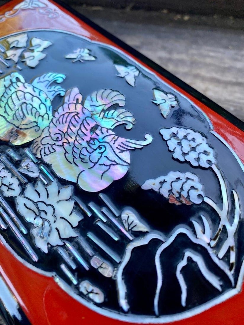 Mid 20th Century Japanese Red & Black Lacquer Cigarette Box With Mother-of-Pearl Inlay & Brass Ash R - 3