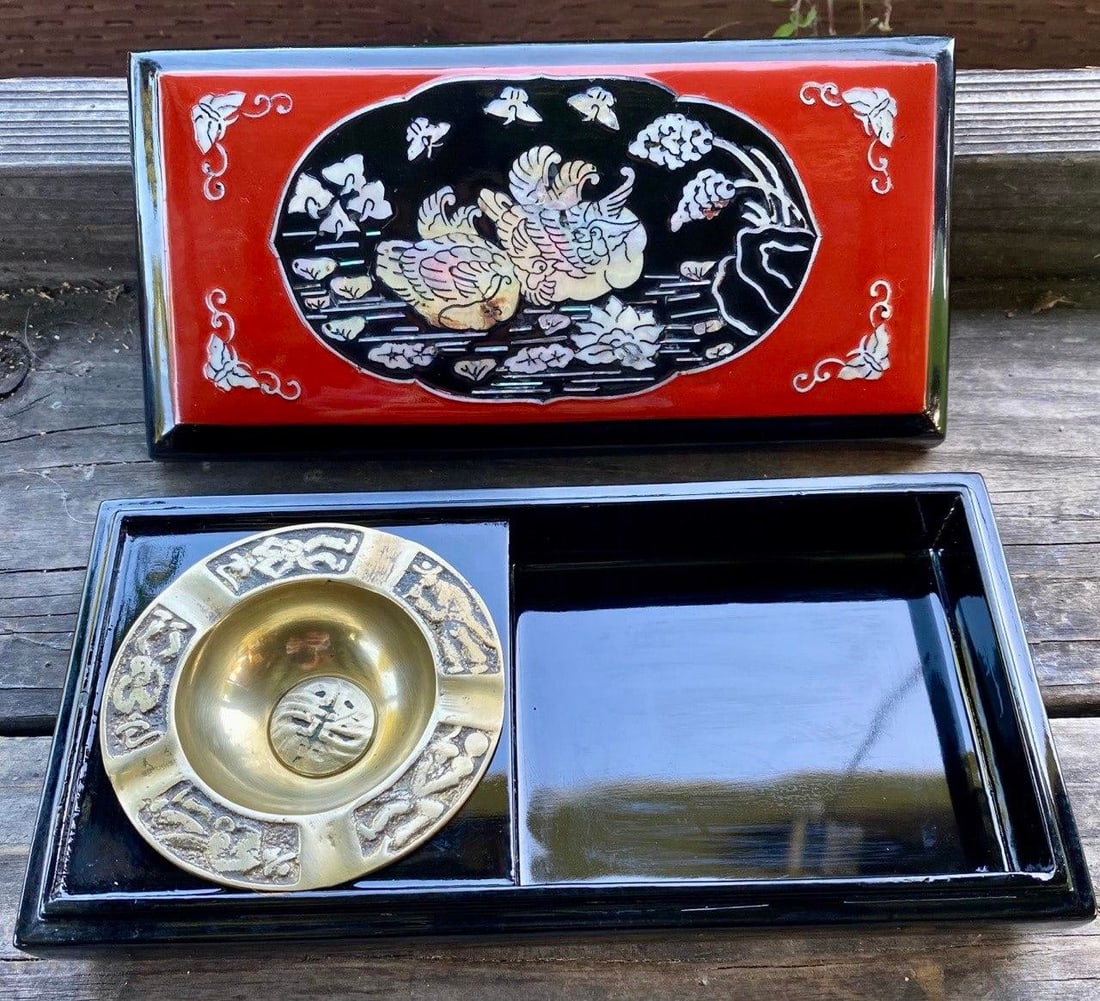 Mid 20th Century Japanese Red & Black Lacquer Cigarette Box With Mother-of-Pearl Inlay & Brass Ash R - 5