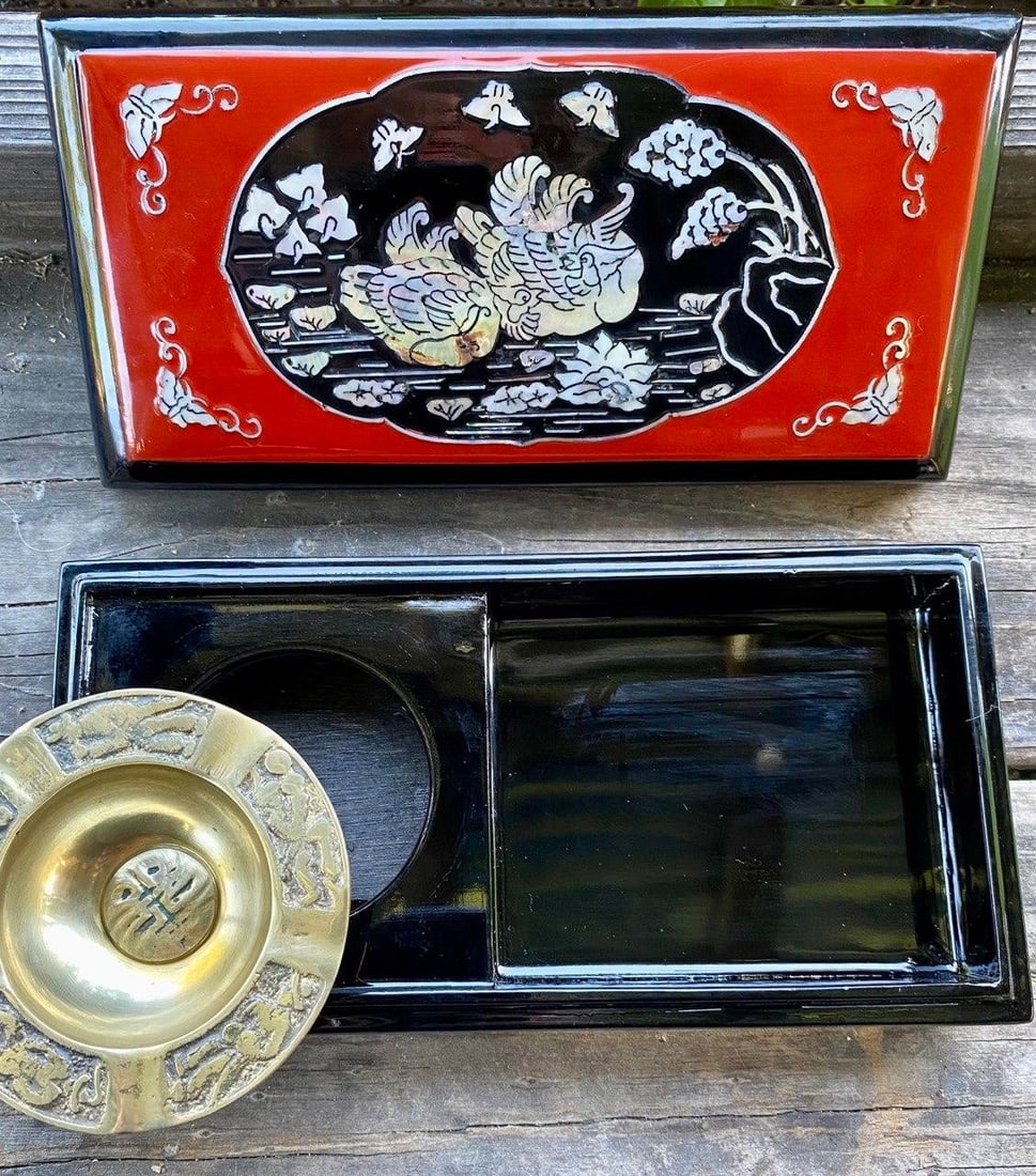 Mid 20th Century Japanese Red & Black Lacquer Cigarette Box With Mother-of-Pearl Inlay & Brass Ash R - 9