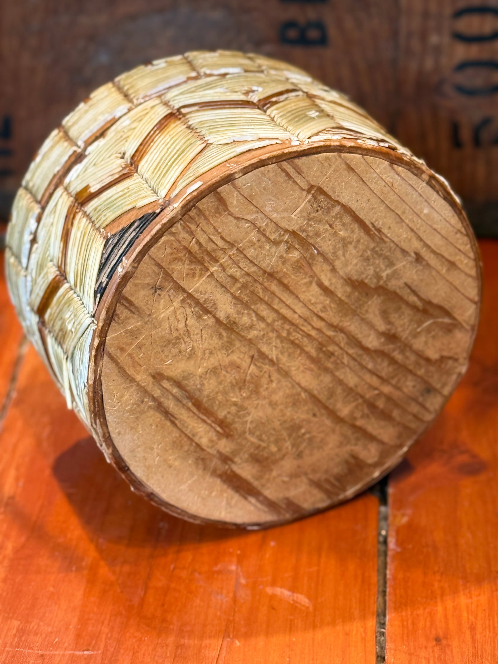 Early Mi'kmaq Quill Box c.1830 Vegetative Dyes Quills on Birch Bark Box With Geometric Pattern - 12