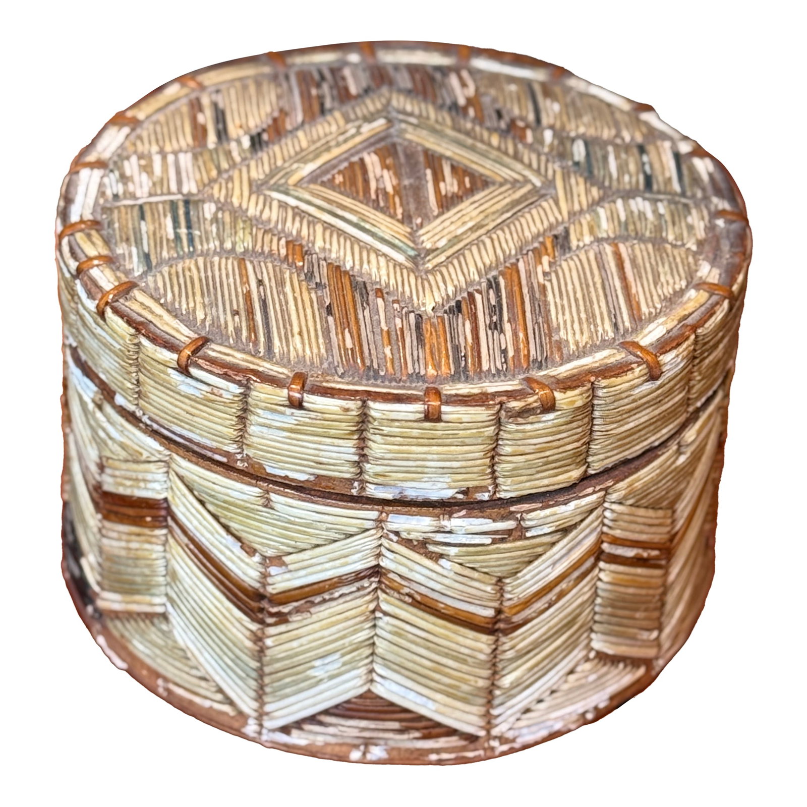 Early Mi'kmaq Quill Box c.1830 Vegetative Dyes Quills on Birch Bark Box With Geometric Pattern: Beautiful early Mi'kmaq cylindrical quill box featuring finely arranged porcupine quillwork in striking geometric patterns throughout. The lid displays an attractive diamond motif while the sides are