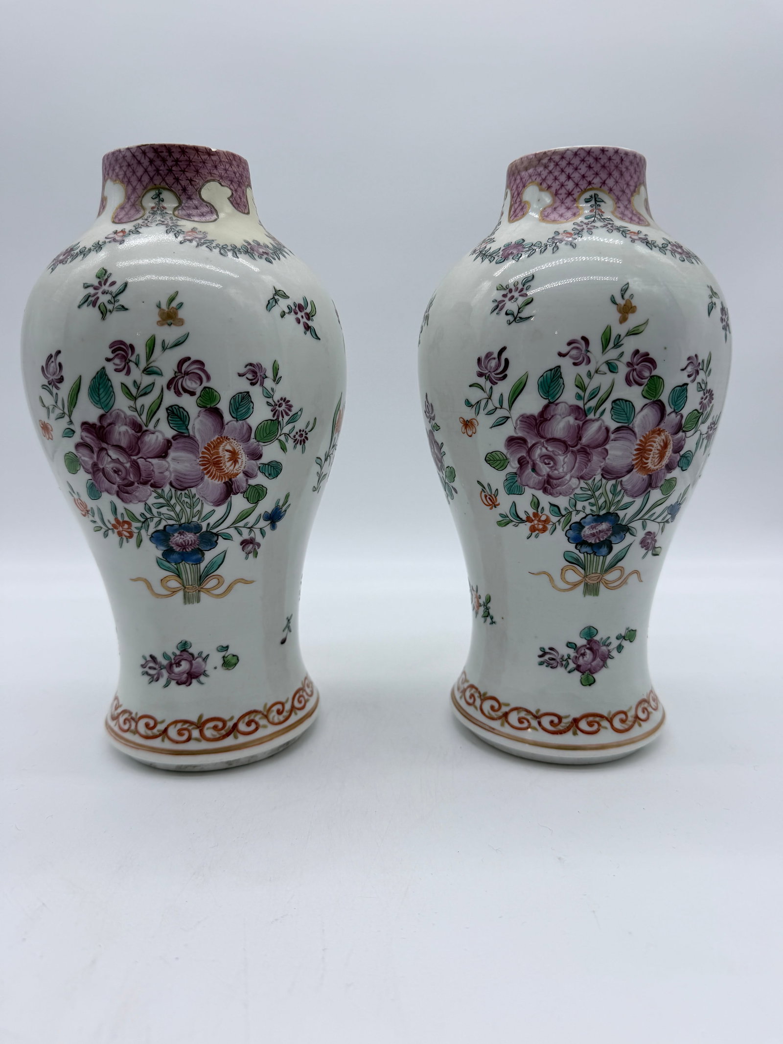 Antique Chinese Export Armorial Famille Rose Porcelain Urns, Qianlong Period, Circa 1790–1810, - 2