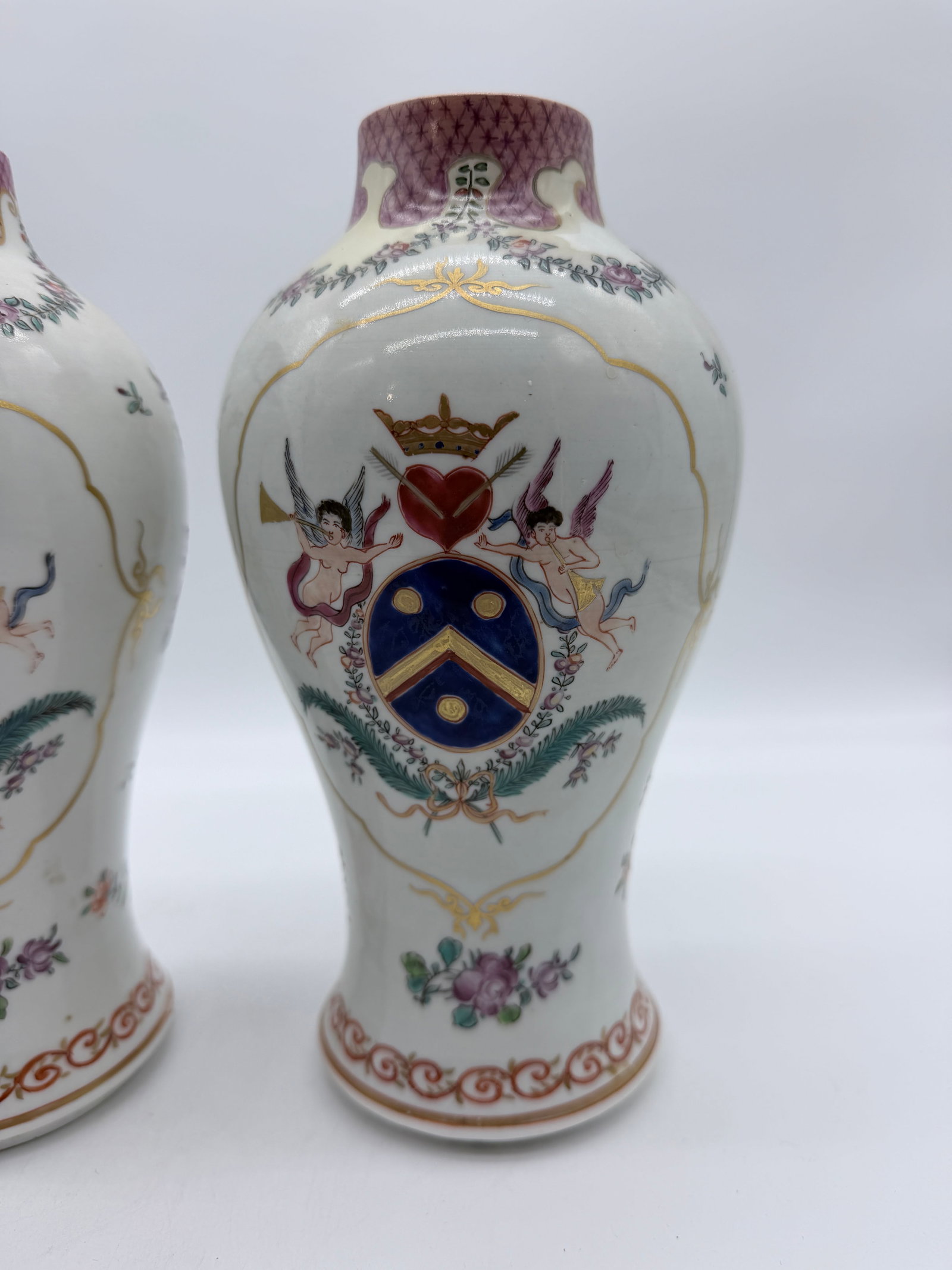 Antique Chinese Export Armorial Famille Rose Porcelain Urns, Qianlong Period, Circa 1790–1810, - 3