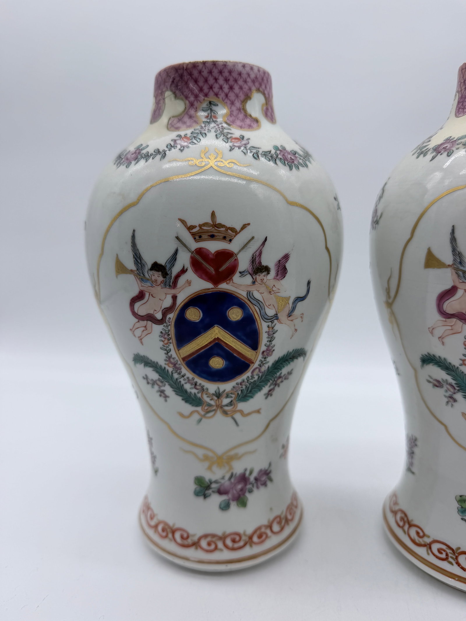 Antique Chinese Export Armorial Famille Rose Porcelain Urns, Qianlong Period, Circa 1790–1810, - 4