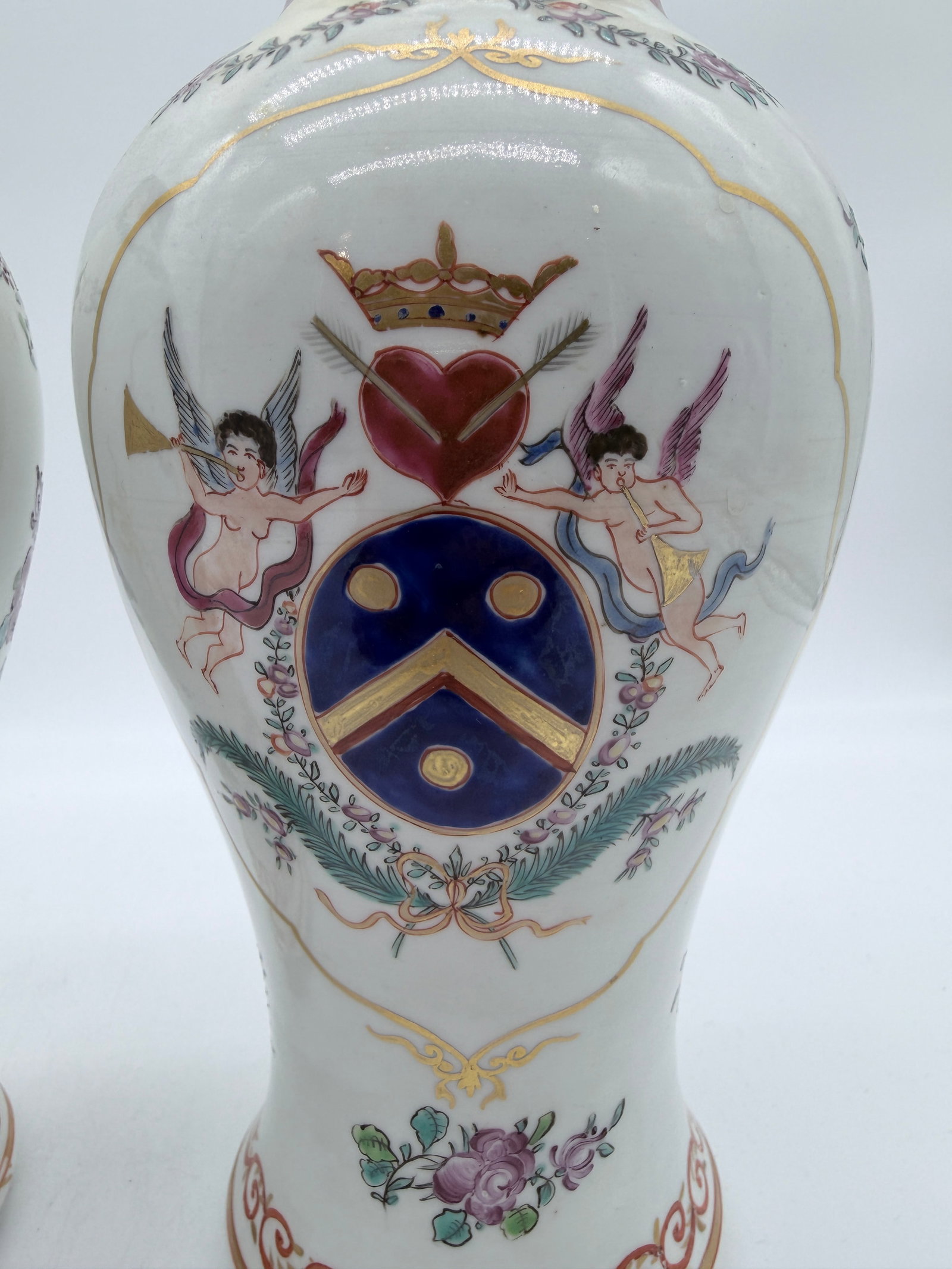 Antique Chinese Export Armorial Famille Rose Porcelain Urns, Qianlong Period, Circa 1790–1810, - 5