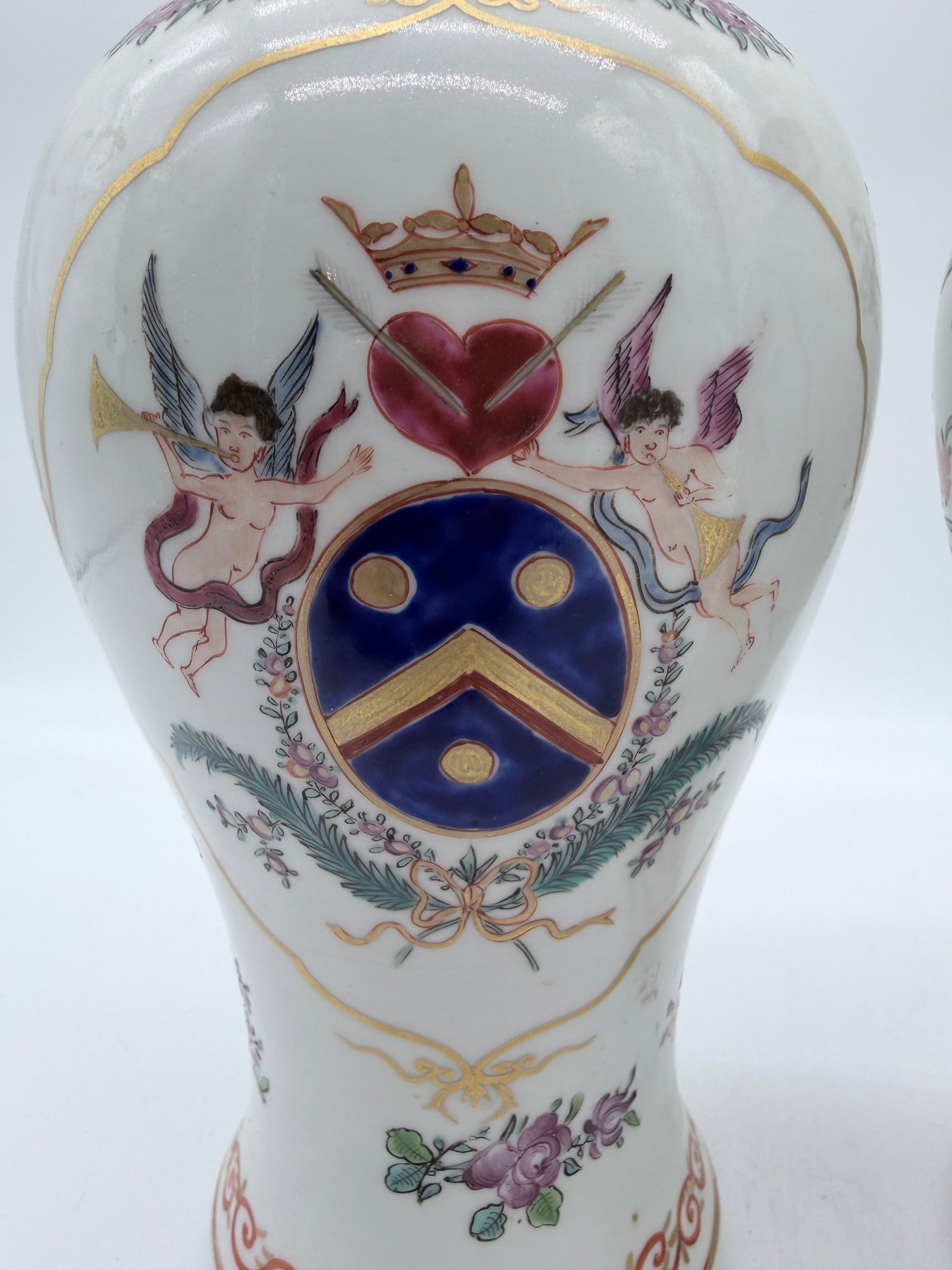 Antique Chinese Export Armorial Famille Rose Porcelain Urns, Qianlong Period, Circa 1790–1810, - 7