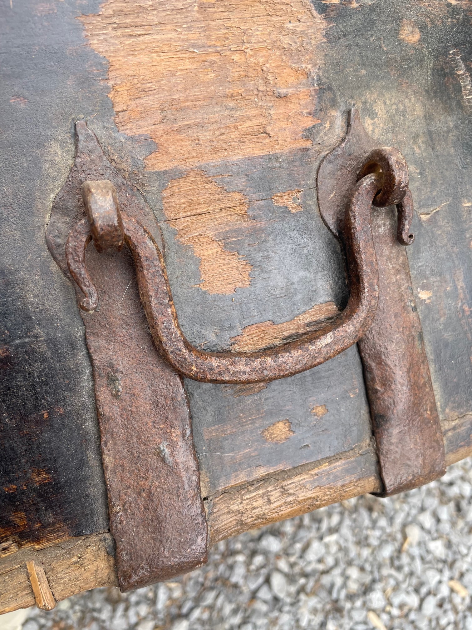 Early 19th Century English Rustic Oak Tray Box With Hand Forged Iron Handles - 5