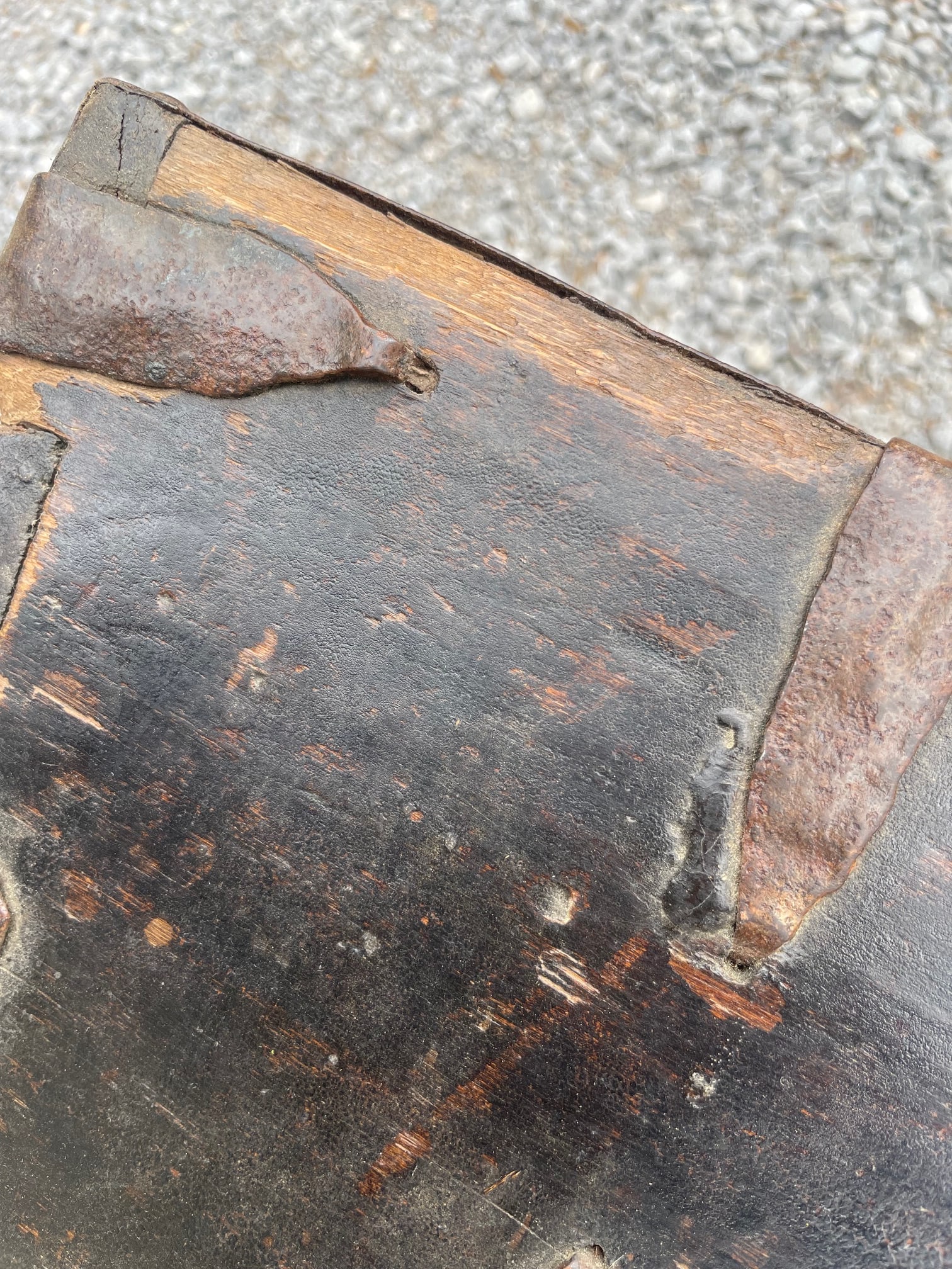 Early 19th Century English Rustic Oak Tray Box With Hand Forged Iron Handles - 6