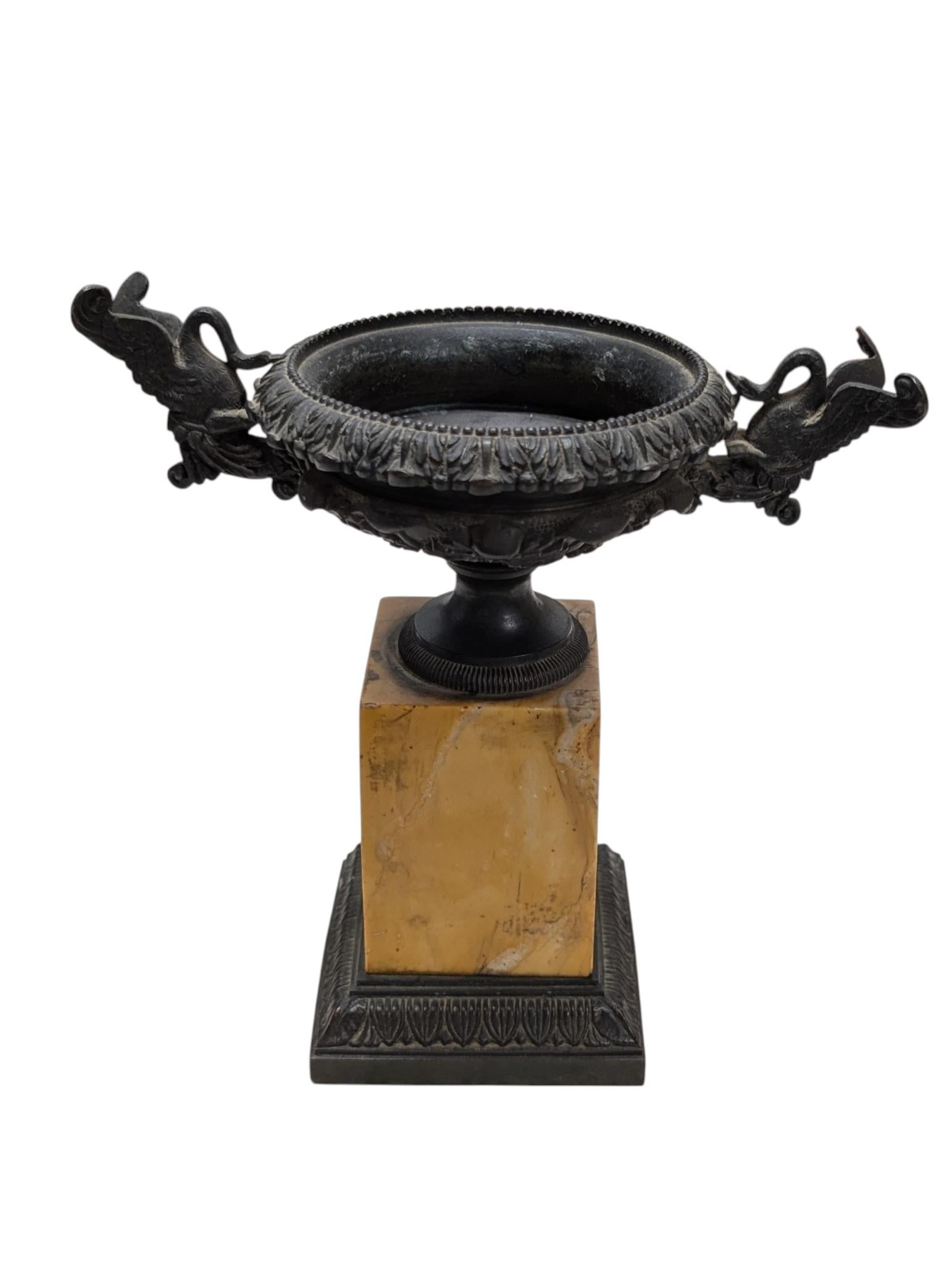 19th Century Tazza With Figural Birds on a Siena Marble Base - 2