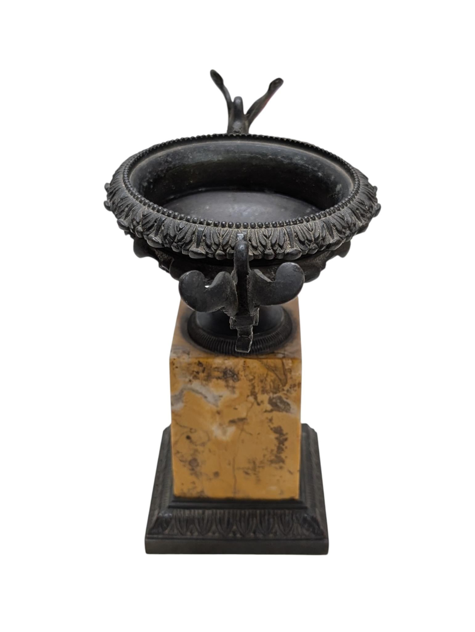 19th Century Tazza With Figural Birds on a Siena Marble Base - 3