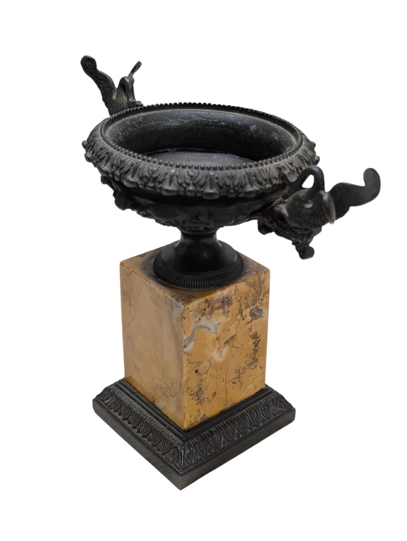 19th Century Tazza With Figural Birds on a Siena Marble Base - 5