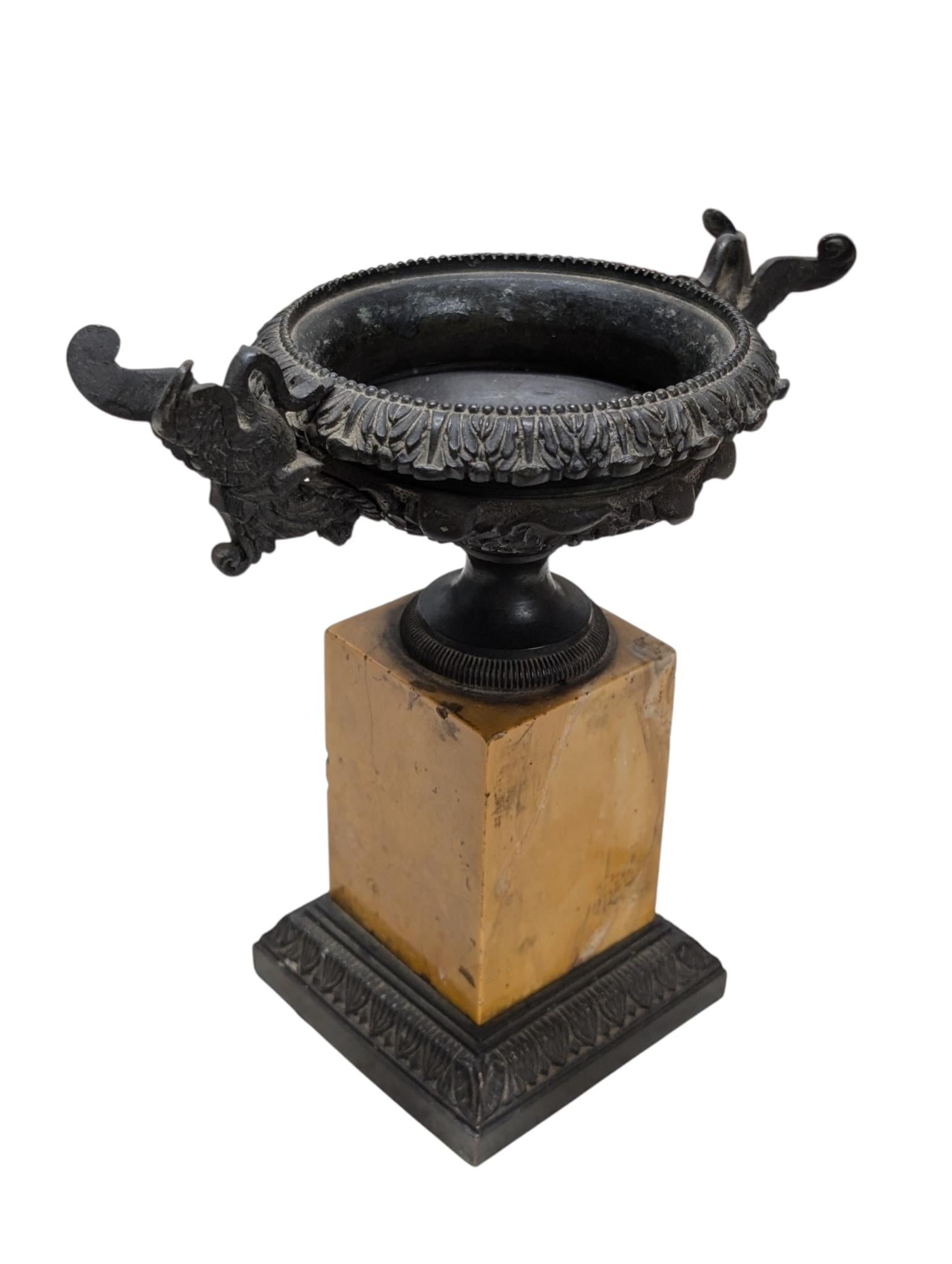 19th Century Tazza With Figural Birds on a Siena Marble Base - 7
