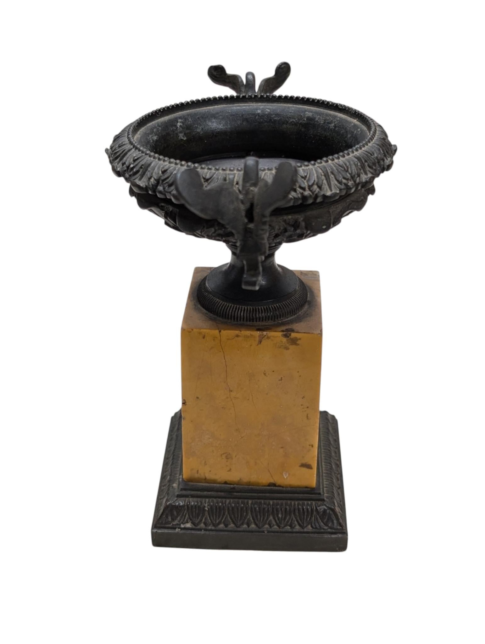19th Century Tazza With Figural Birds on a Siena Marble Base - 8