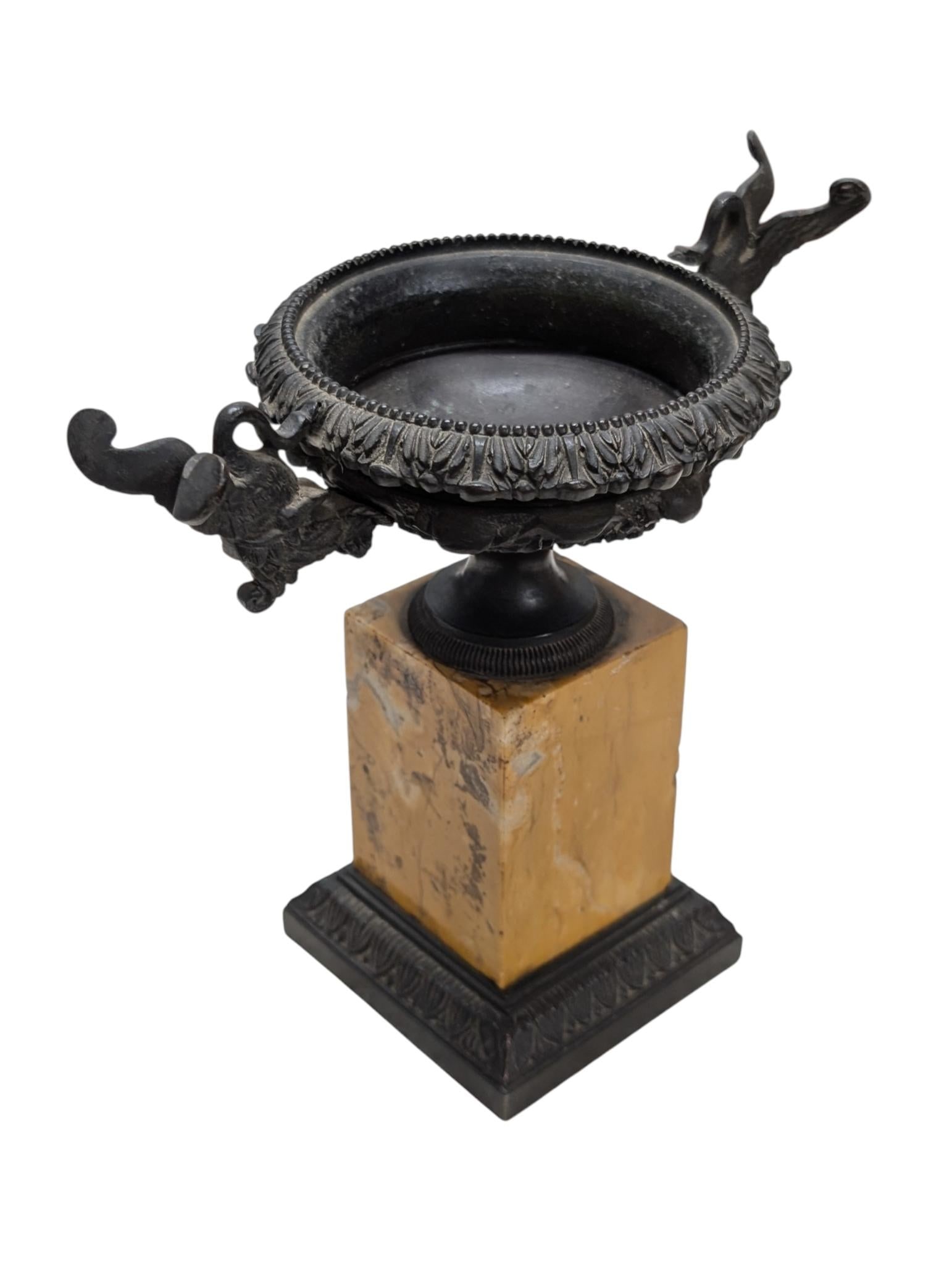 19th Century Tazza With Figural Birds on a Siena Marble Base - 9
