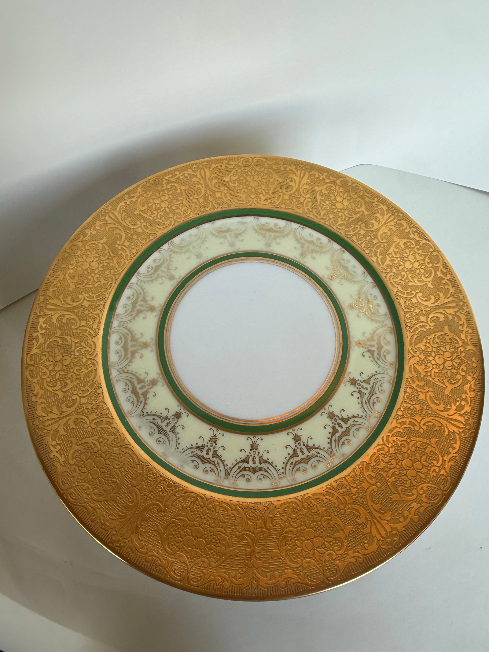 Set of 11 Edelstein Bavaria Gilt-Encrusted Service Plates, C. 1930s–40s - 3