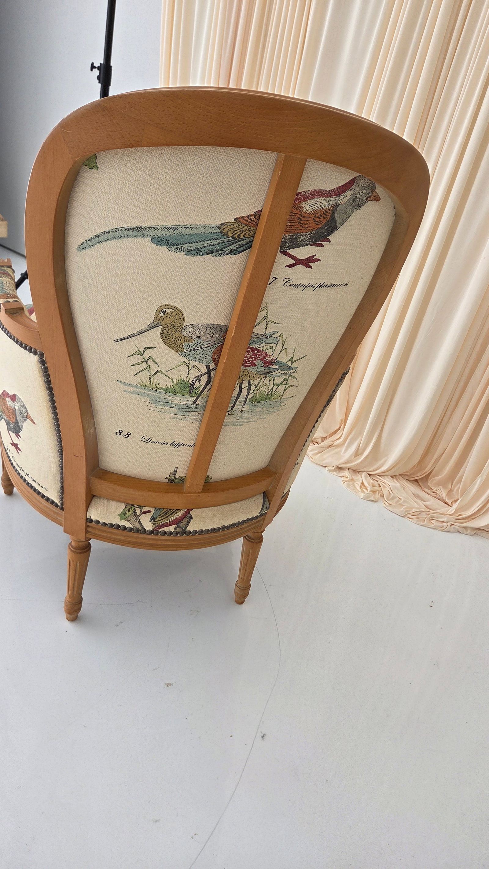 1980s French Louis XVI Style Armchair With Upholstered Bird Tapestry Fabric - 10