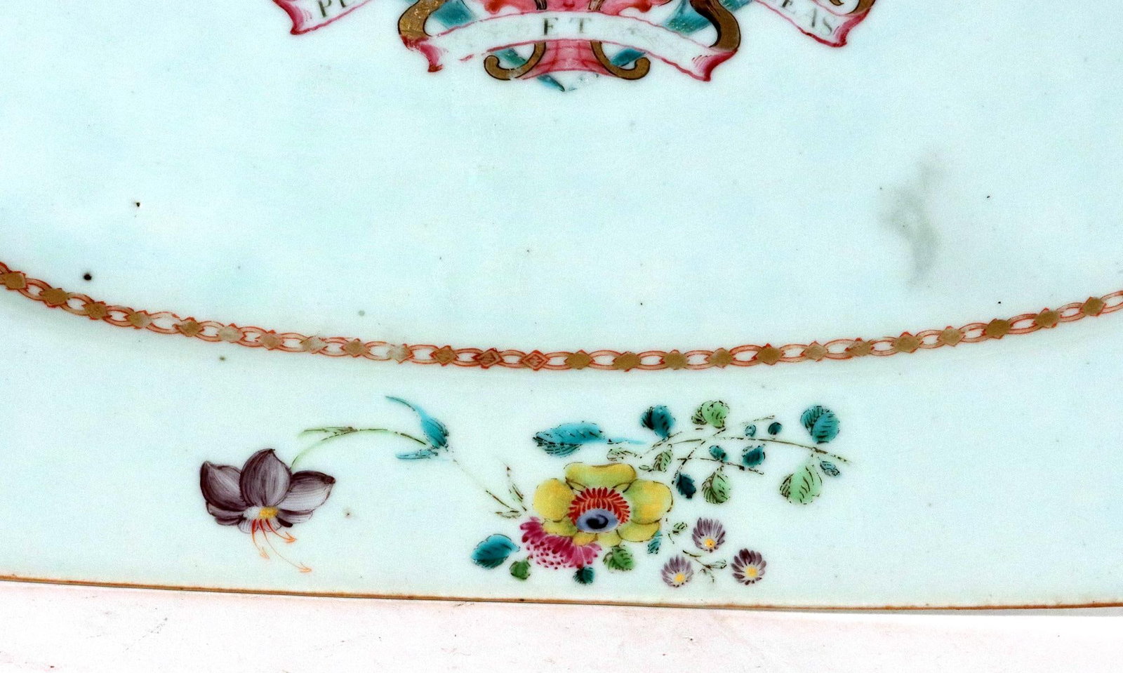 Chinese Export Porcelain Armorial Dish, Arms Hutchinson Impaling Calthrop - 5