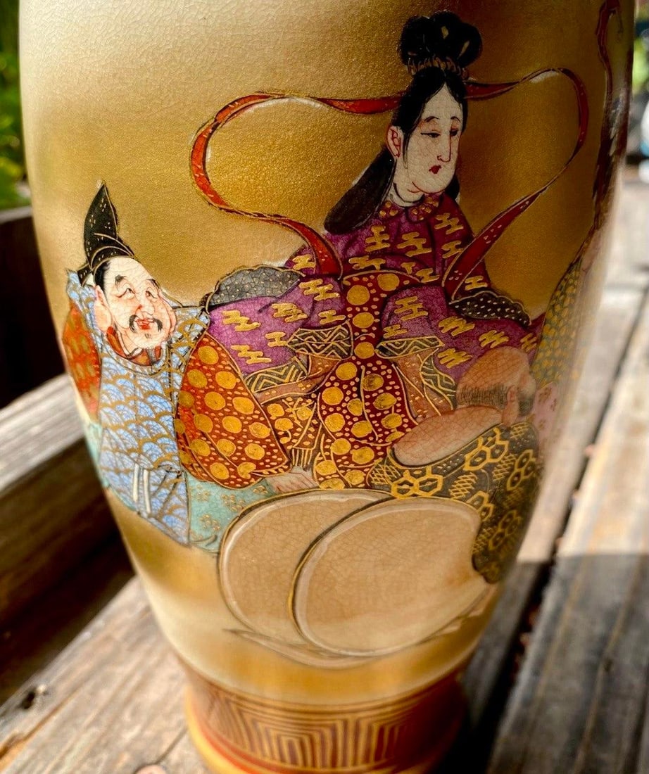 Pair of Antique Japanese Satsuma KÅzan Vases Depicting the Seven Lucky Gods (Shichifukujin) - 14