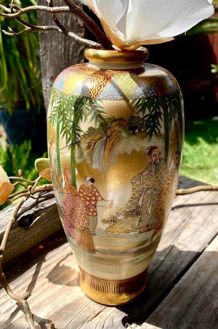 Pair of Antique Japanese Satsuma KÅzan Vases Depicting the Seven Lucky Gods (Shichifukujin) - 3