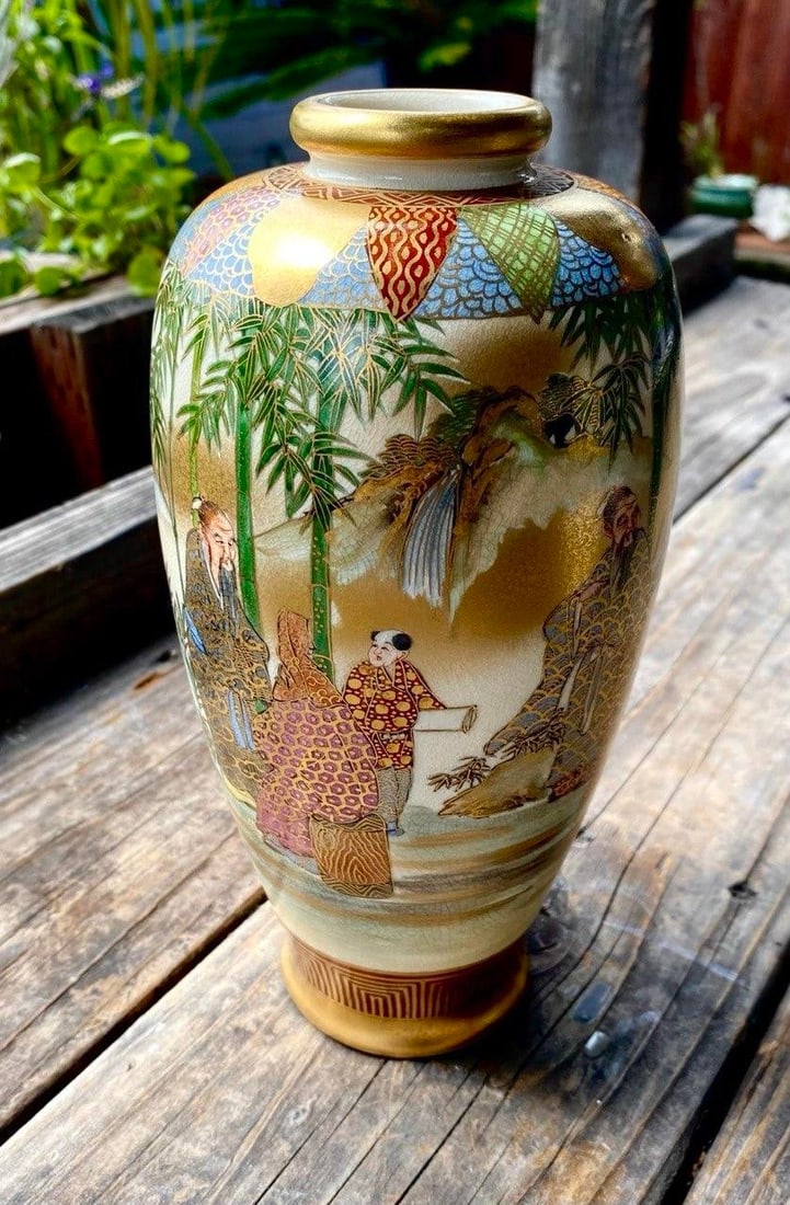 Pair of Antique Japanese Satsuma KÅzan Vases Depicting the Seven Lucky Gods (Shichifukujin) - 6