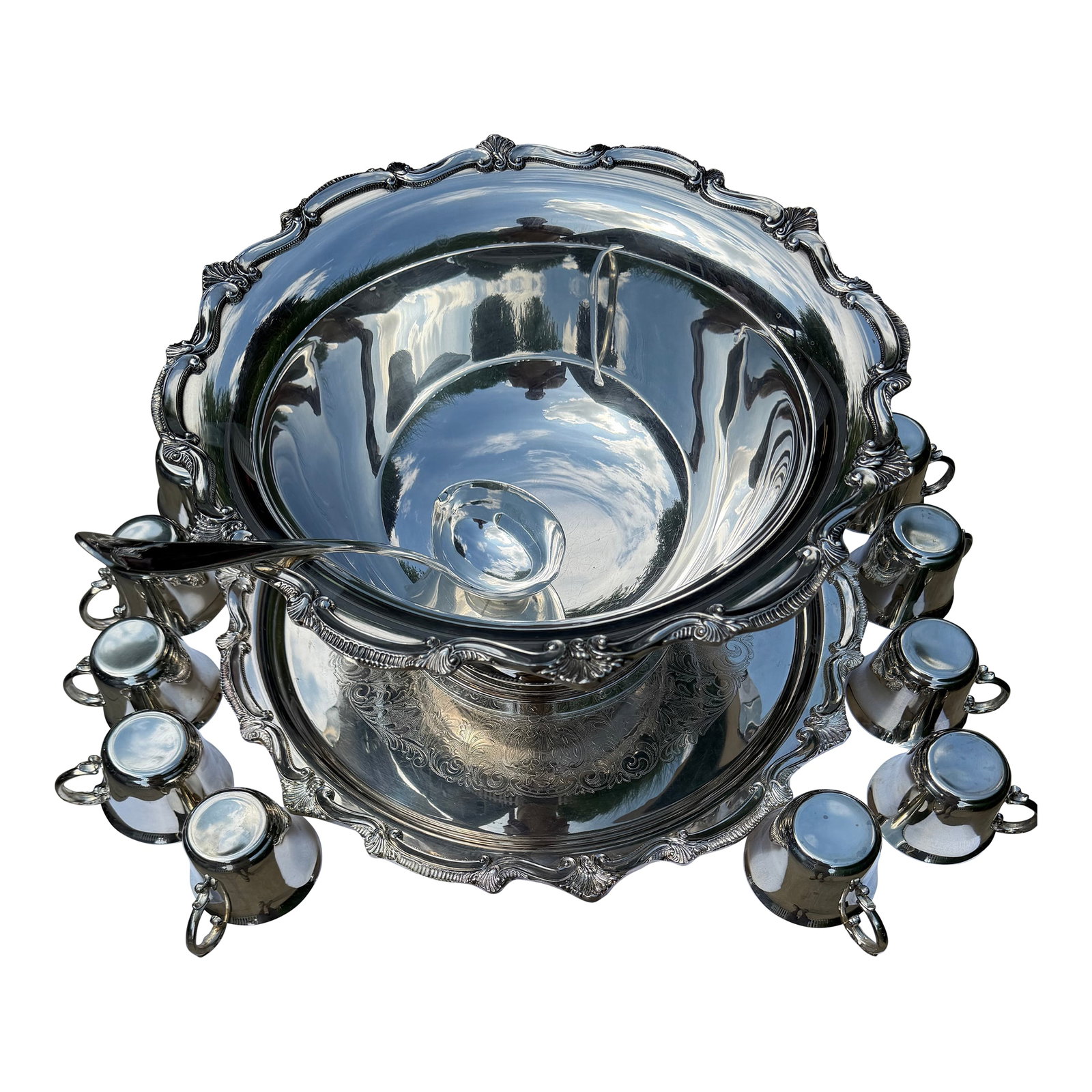 1970s Leonard Silver Plate Punch Bowl - Set of 15: 15 piece Leonard silver-plated punch bowl. This complete set includes:Punch Bowl: Approximately 17" in diameter and 9 1/2" tall~ The Tray measuring around 19" in diameter~ The handled serving Cups eac