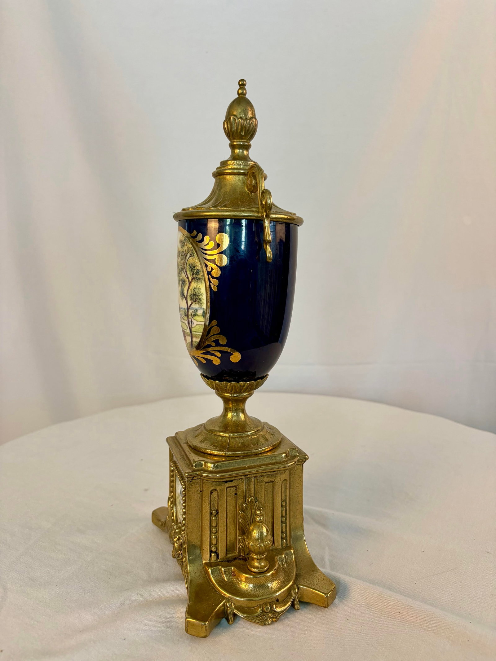 Vintage Italian Sèvres Style Hand-Painted Porcelain Urn With Ormolu Mounts - 10