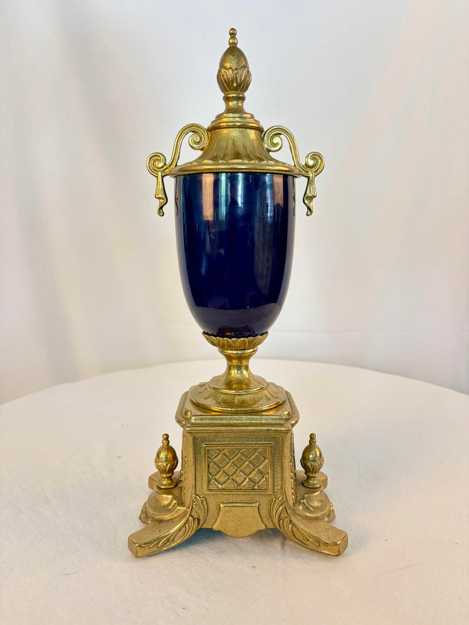 Vintage Italian Sèvres Style Hand-Painted Porcelain Urn With Ormolu Mounts - 11