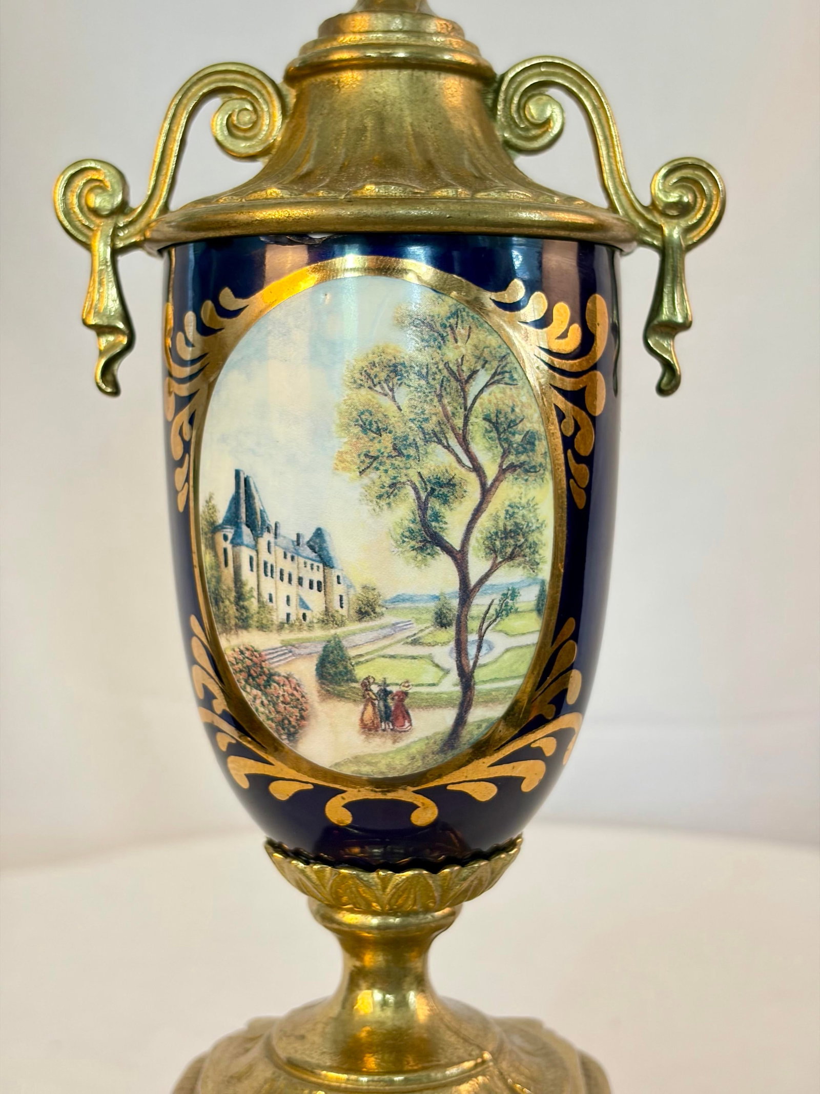 Vintage Italian Sèvres Style Hand-Painted Porcelain Urn With Ormolu Mounts - 2