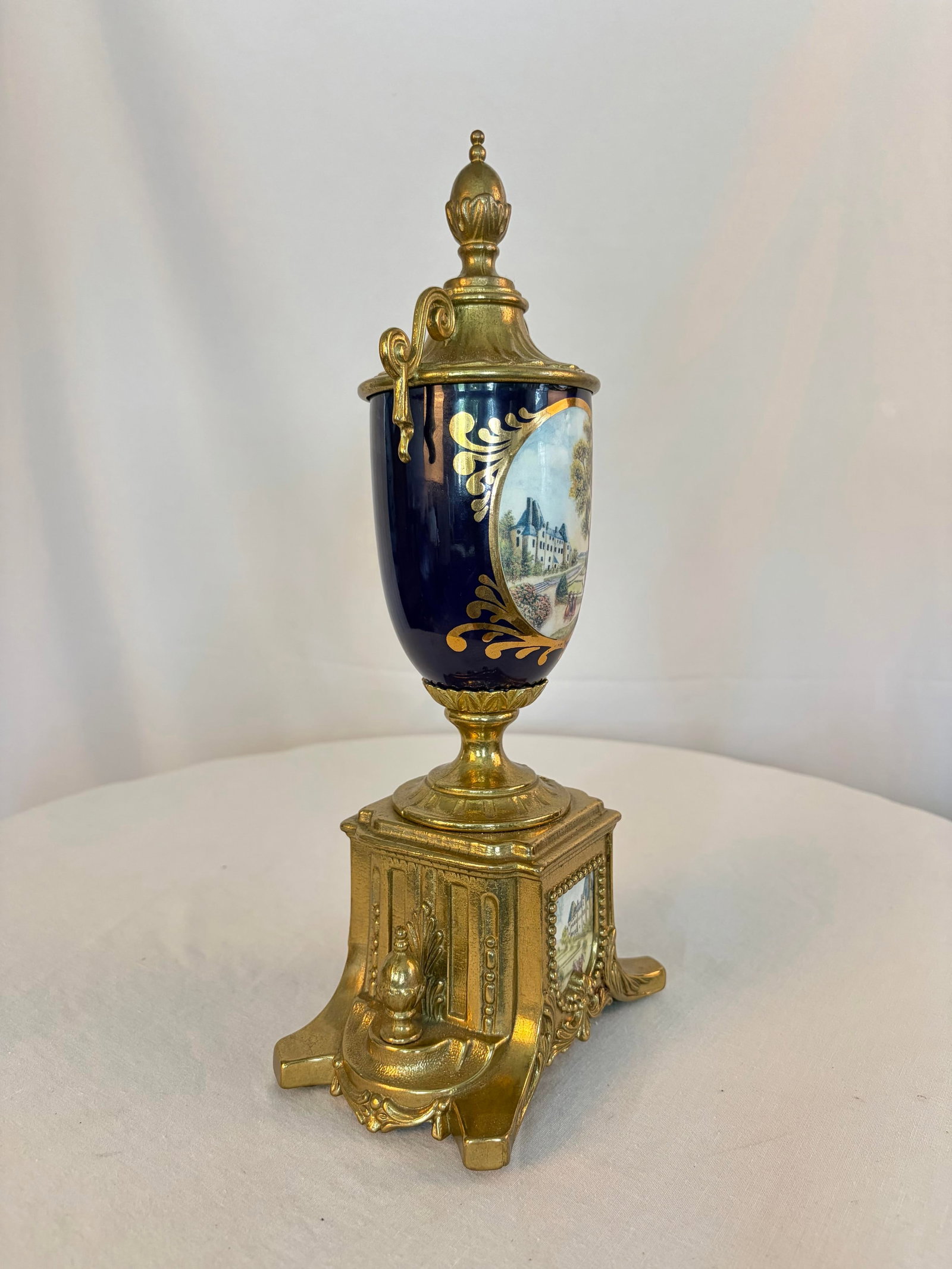 Vintage Italian Sèvres Style Hand-Painted Porcelain Urn With Ormolu Mounts - 7