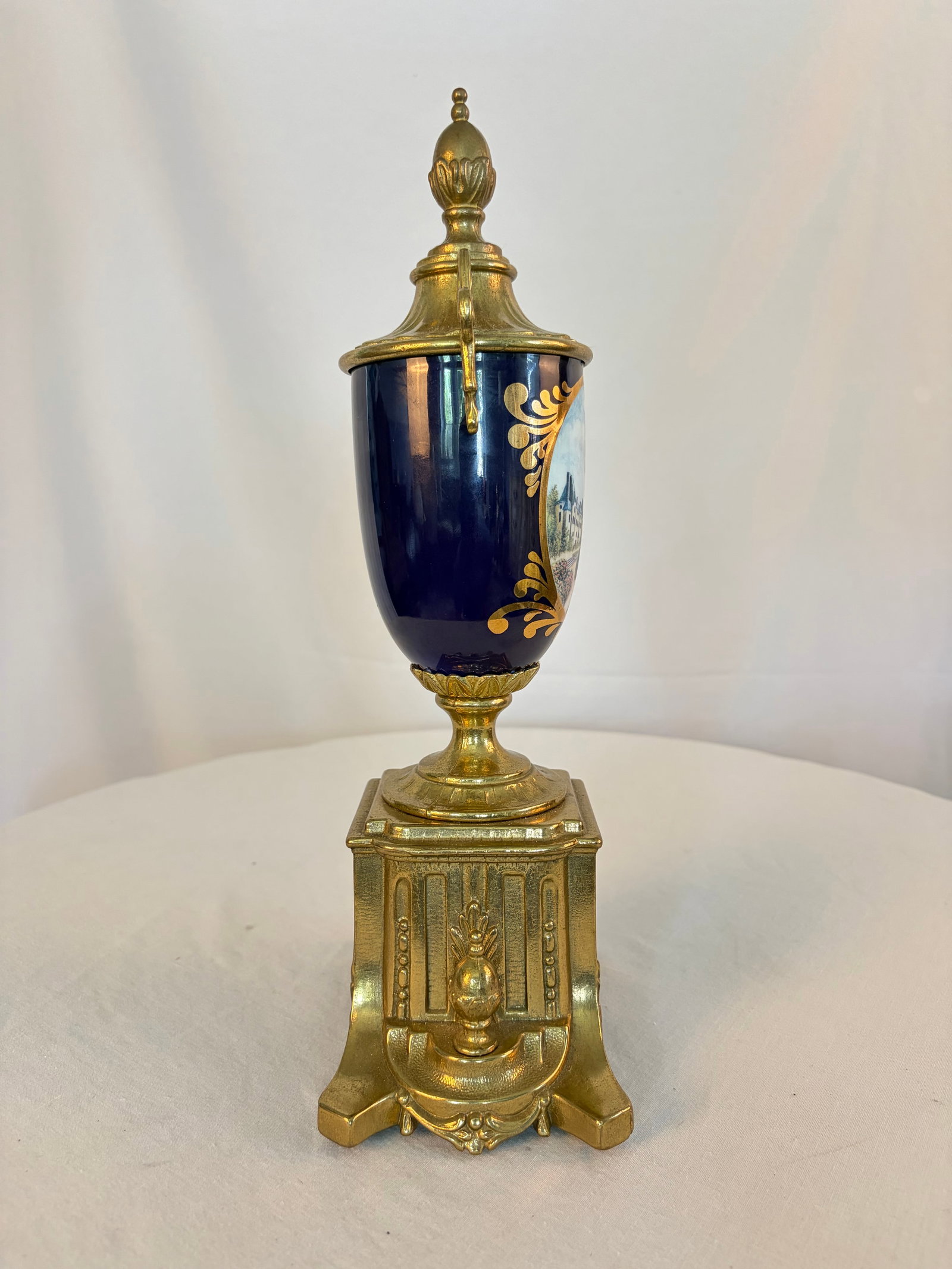 Vintage Italian Sèvres Style Hand-Painted Porcelain Urn With Ormolu Mounts - 8