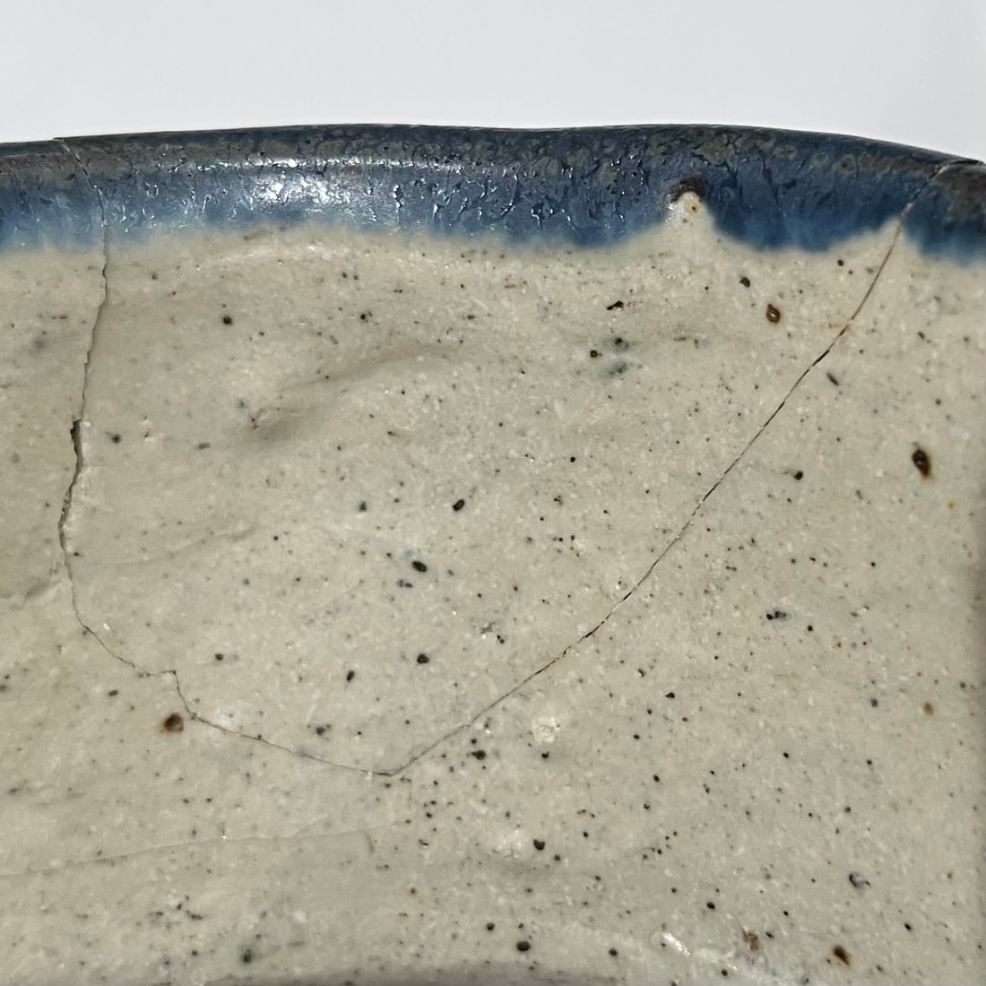 1970'a South African Rorke's Drift Stoneware Pottery Vessel by Dinah Molefe - 9