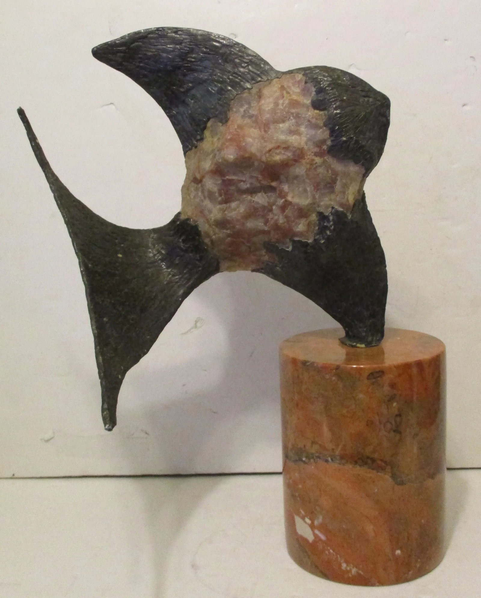 Vintage Brutalist Rose Crystal Quartz and Bronze Fish Sculpture on Marble Pedestal Base - 13