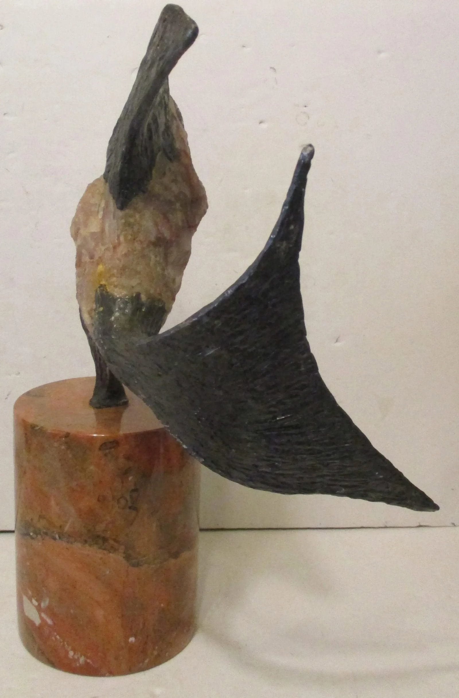 Vintage Brutalist Rose Crystal Quartz and Bronze Fish Sculpture on Marble Pedestal Base - 4