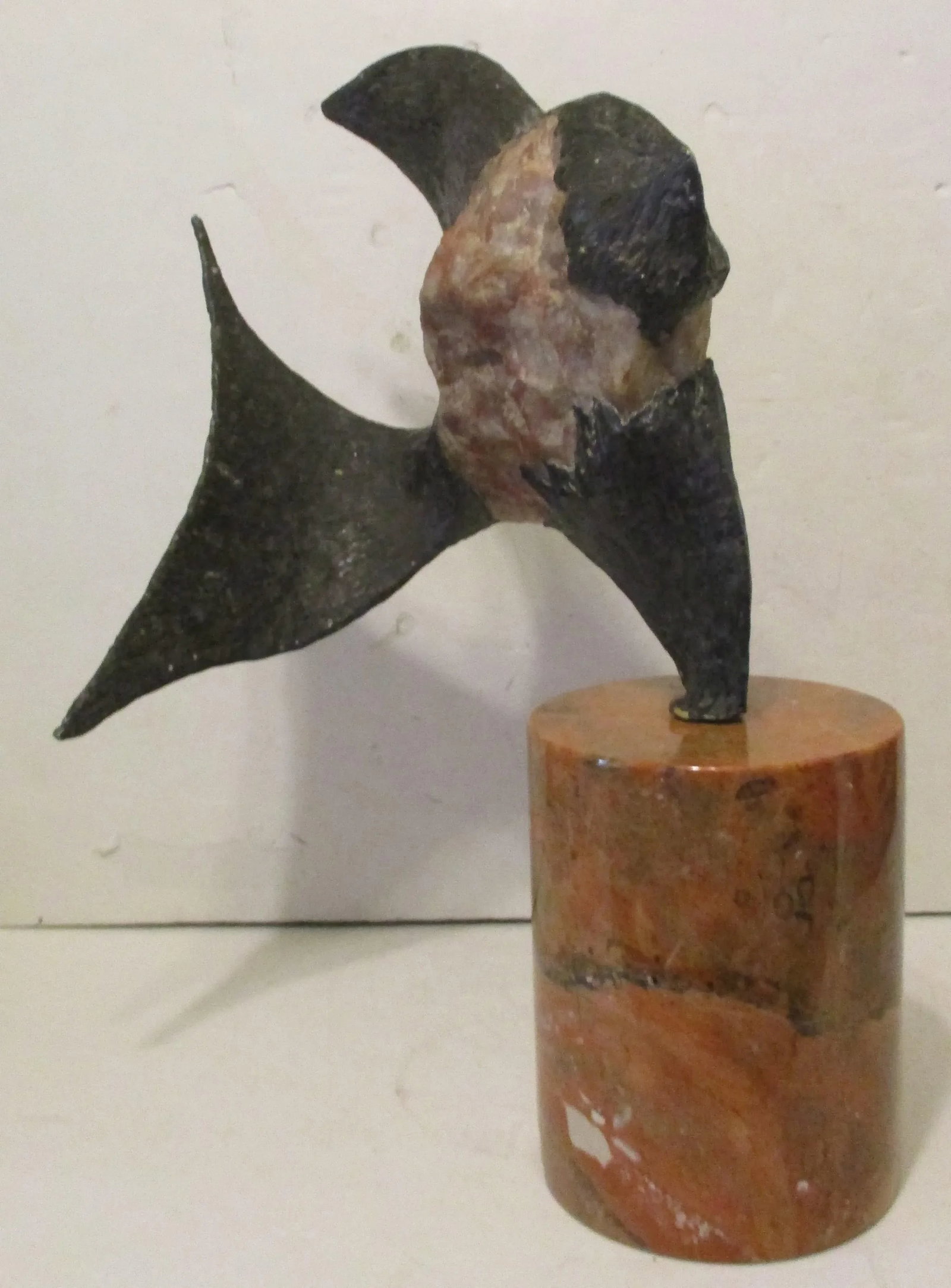 Vintage Brutalist Rose Crystal Quartz and Bronze Fish Sculpture on Marble Pedestal Base - 5