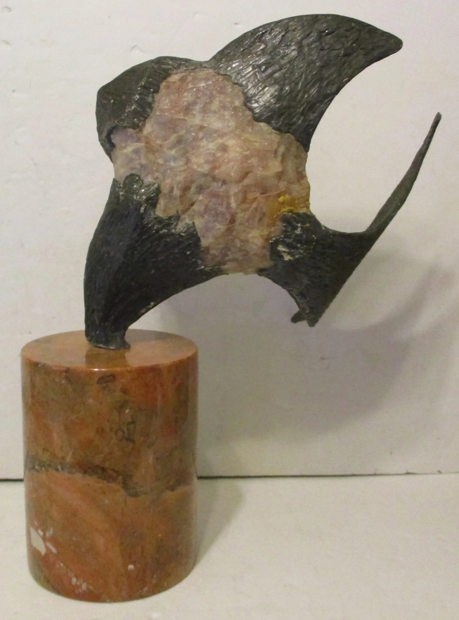 Vintage Brutalist Rose Crystal Quartz and Bronze Fish Sculpture on Marble Pedestal Base - 6