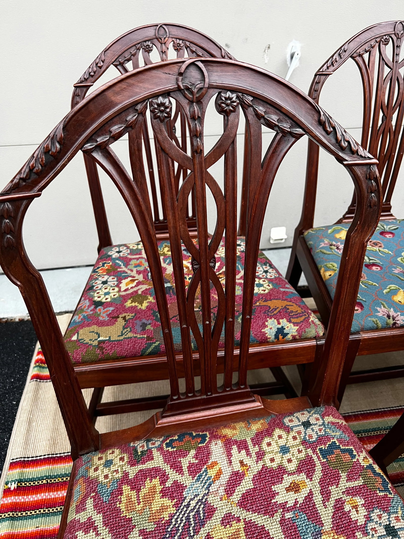 Circa 1790s English George III Carved Mahogany Hepplewhite Dining Chairs- Set of 6 - 2