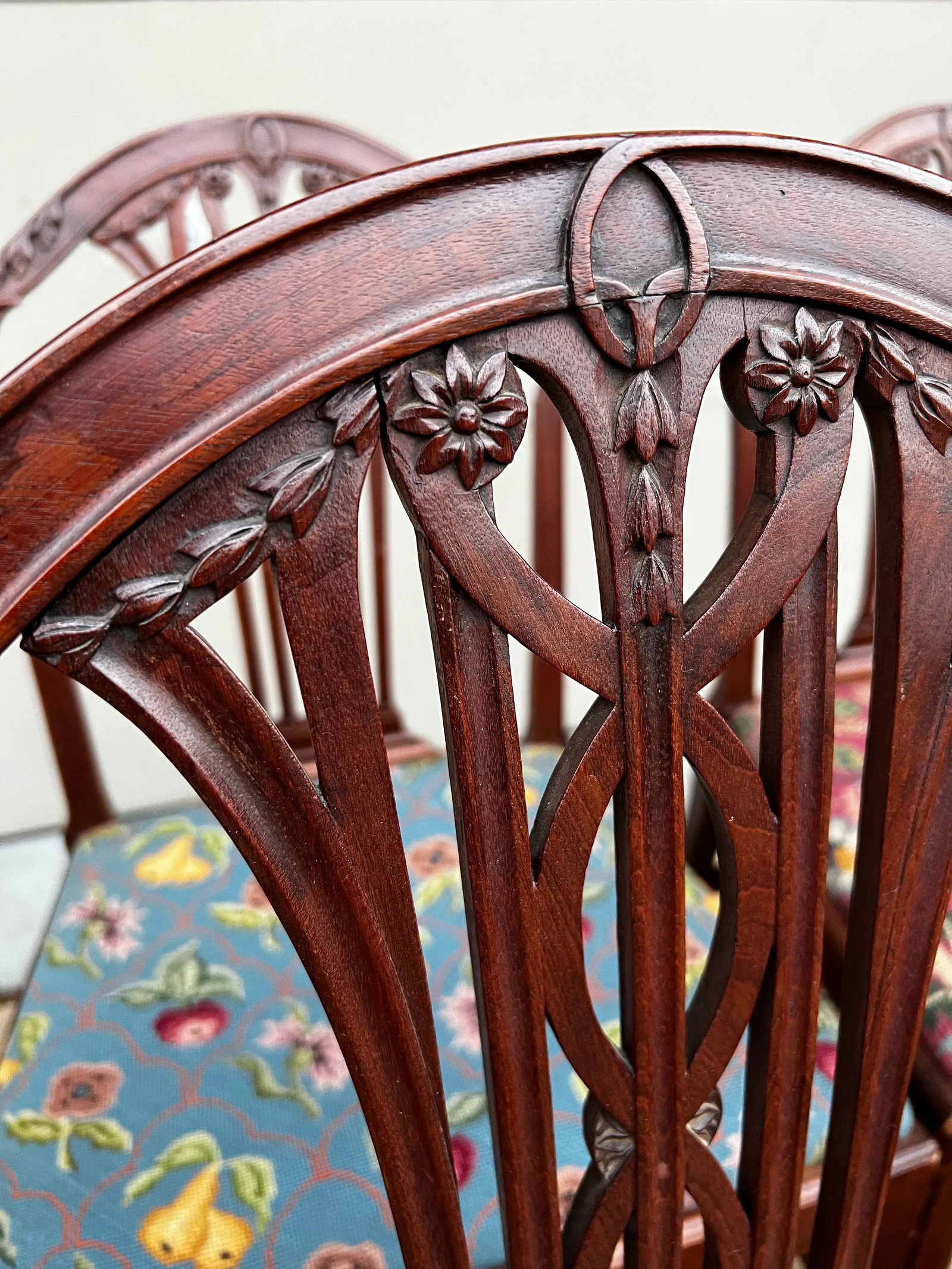 Circa 1790s English George III Carved Mahogany Hepplewhite Dining Chairs- Set of 6 - 3