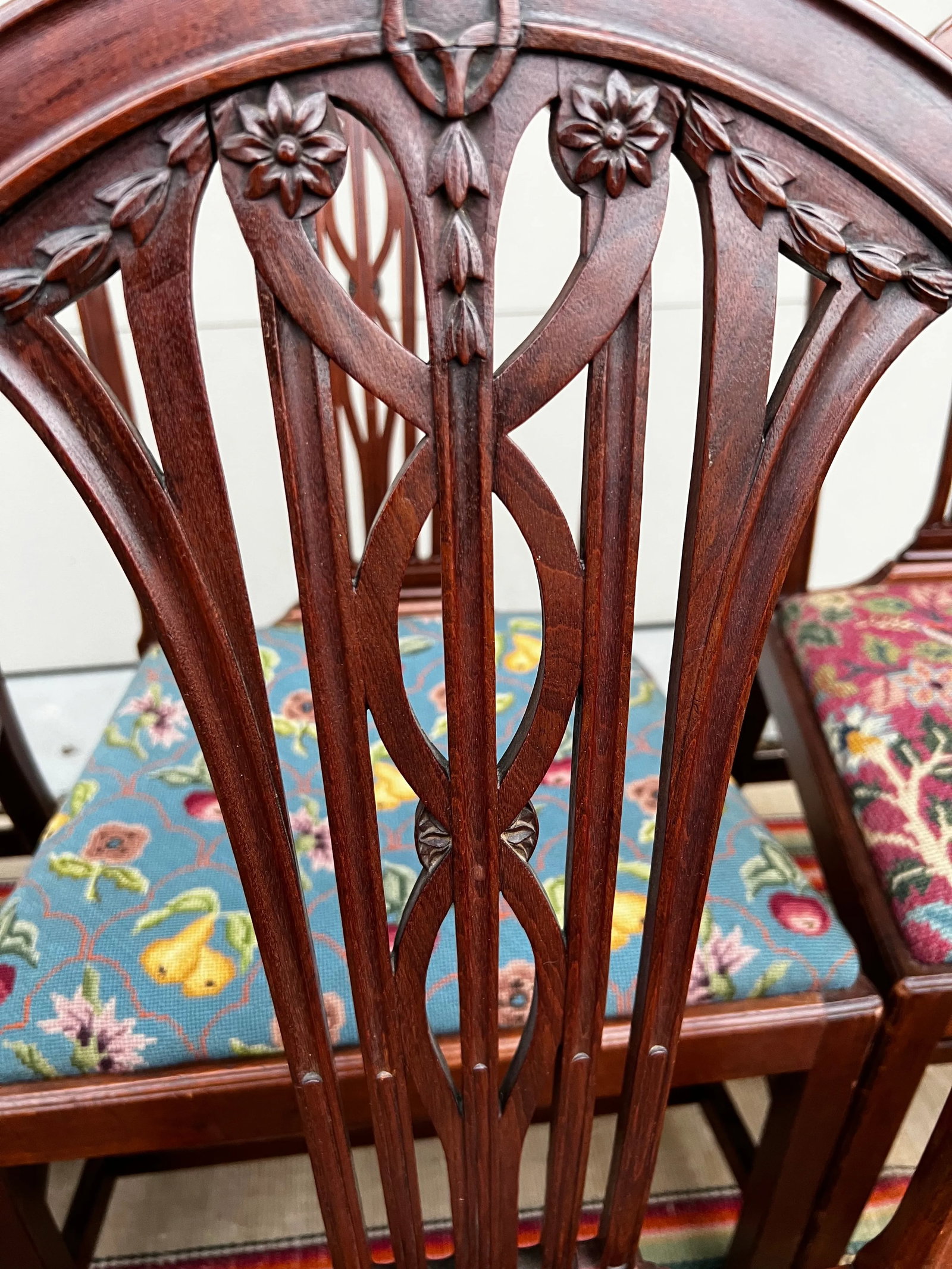 Circa 1790s English George III Carved Mahogany Hepplewhite Dining Chairs- Set of 6 - 4