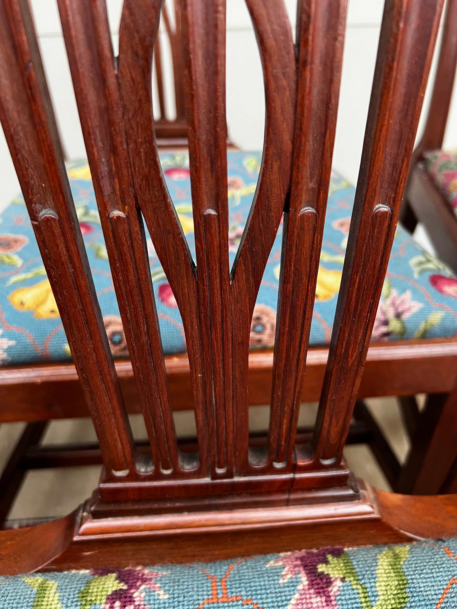 Circa 1790s English George III Carved Mahogany Hepplewhite Dining Chairs- Set of 6 - 7