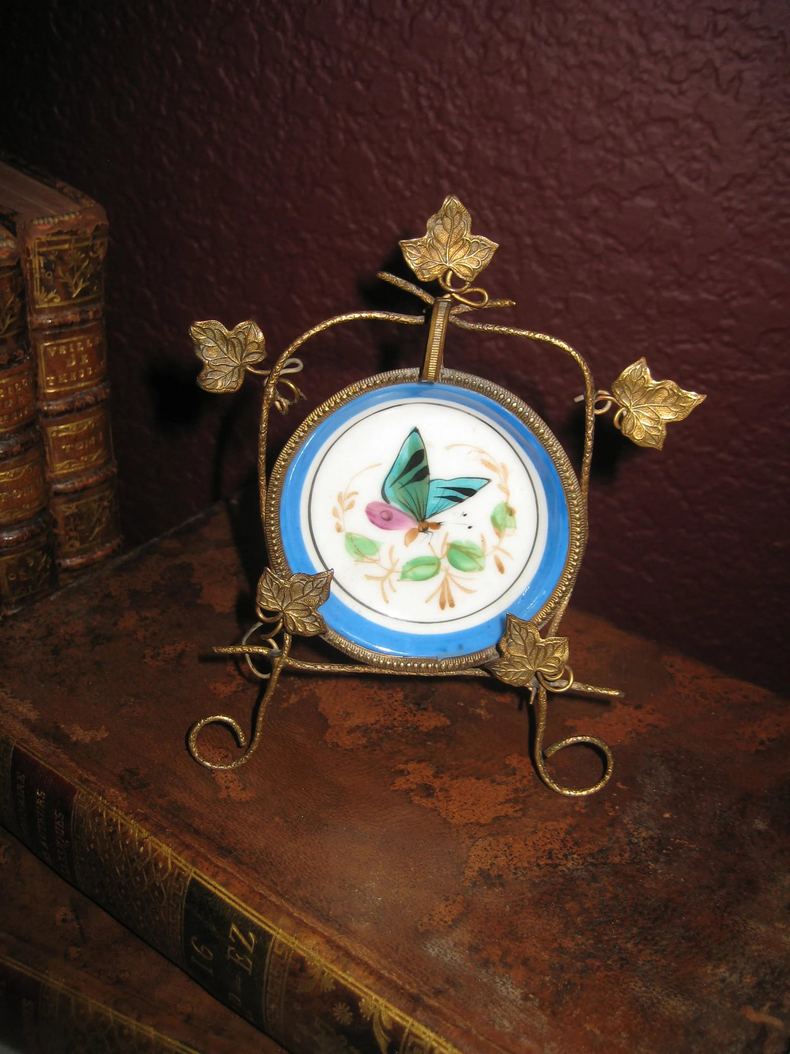 Late 19th Century French Porcelain Women Pocket Watch Holder - 2