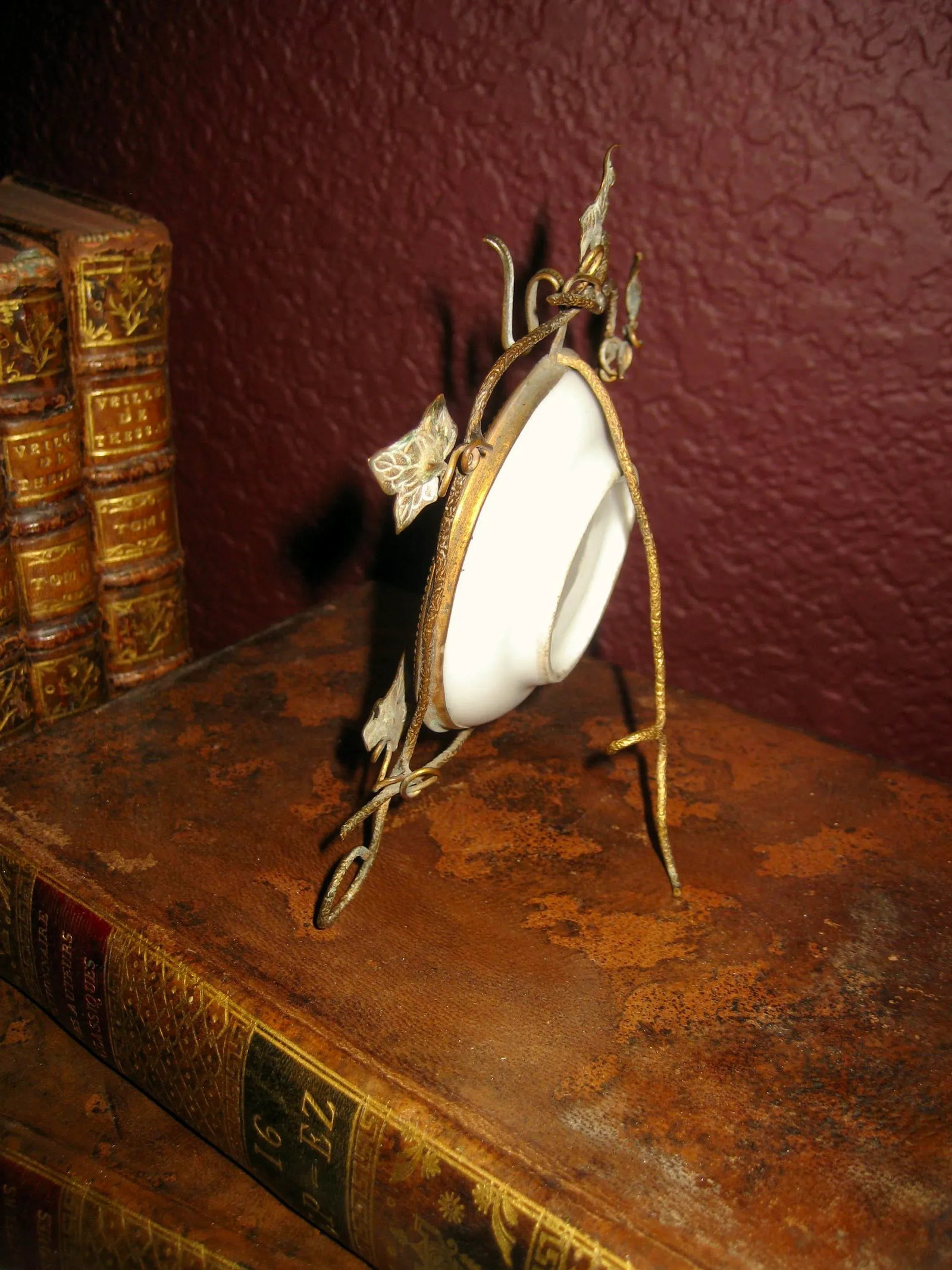 Late 19th Century French Porcelain Women Pocket Watch Holder - 7