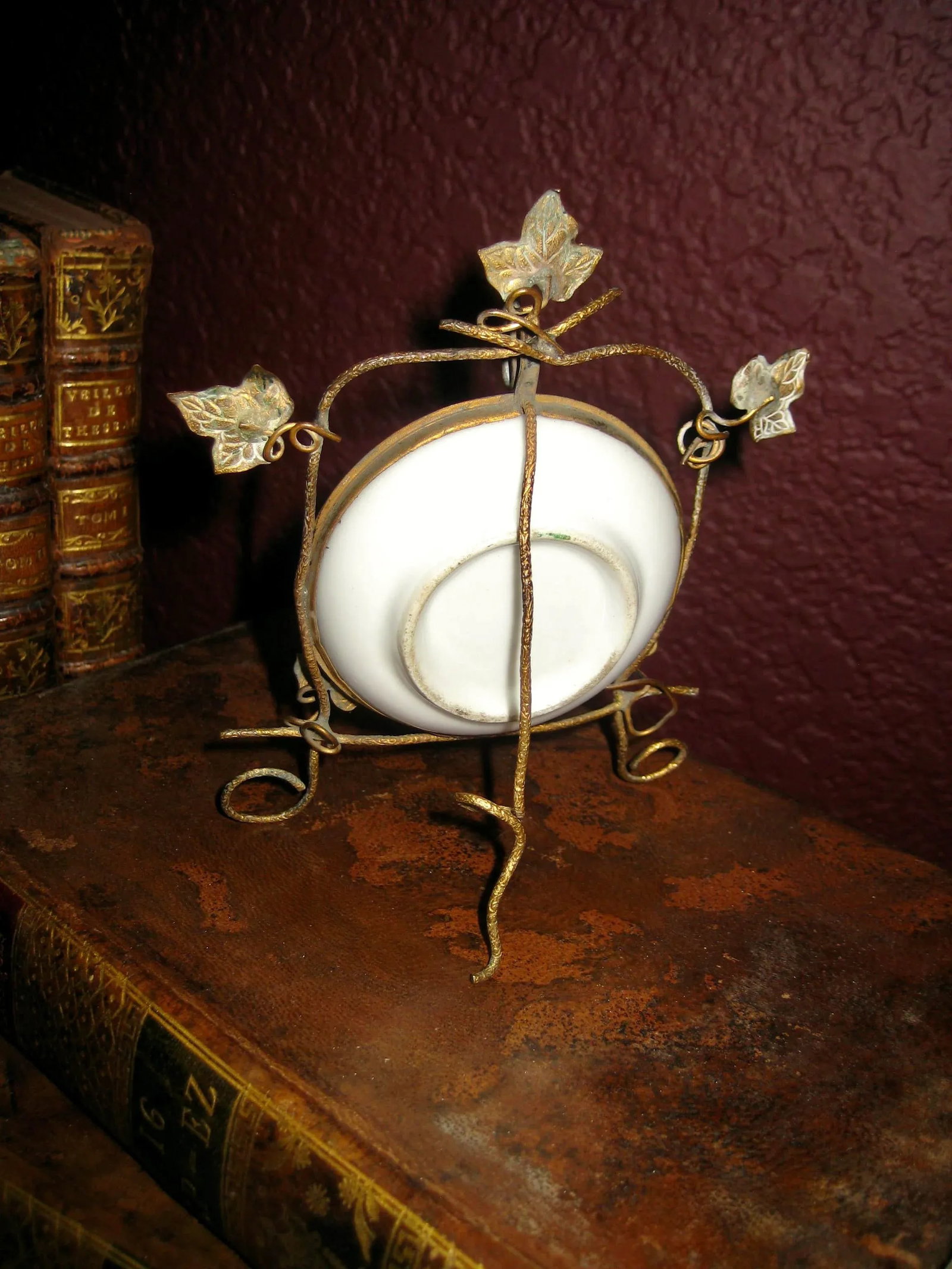 Late 19th Century French Porcelain Women Pocket Watch Holder - 8