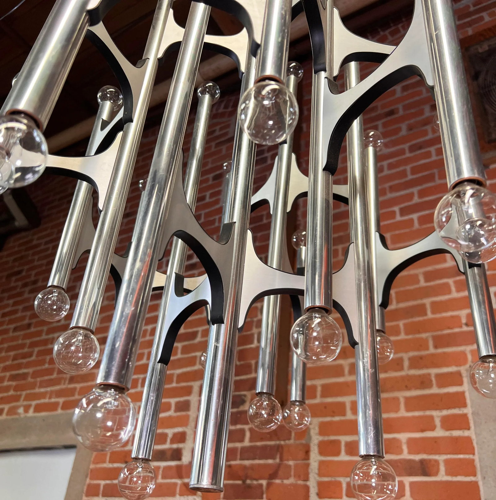 Sculptural Mid Century Modern 36 Light Chandelier by Gaetano Sciolari for Lightolier - 9
